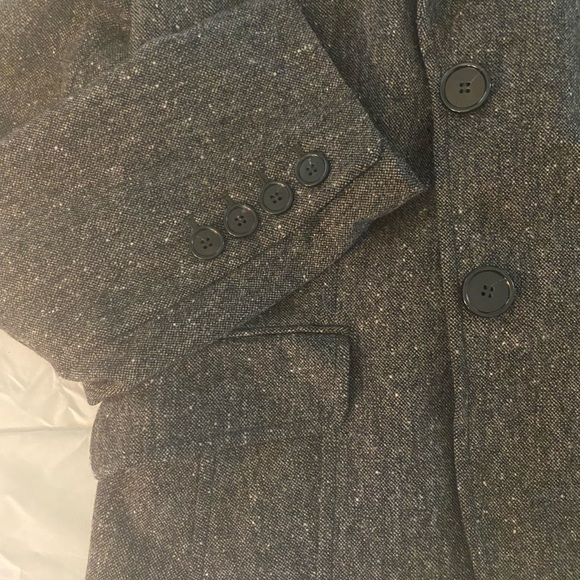 Ann Taylor Wool Blazer. Size 8. - Picture 4 of 6